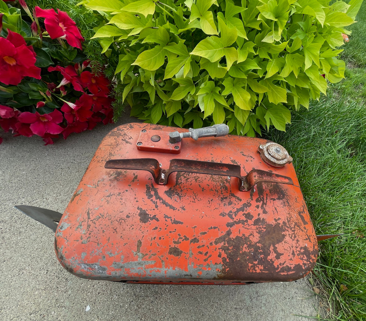XL Vintage Gas Can Jack-o-Lantern Luminary